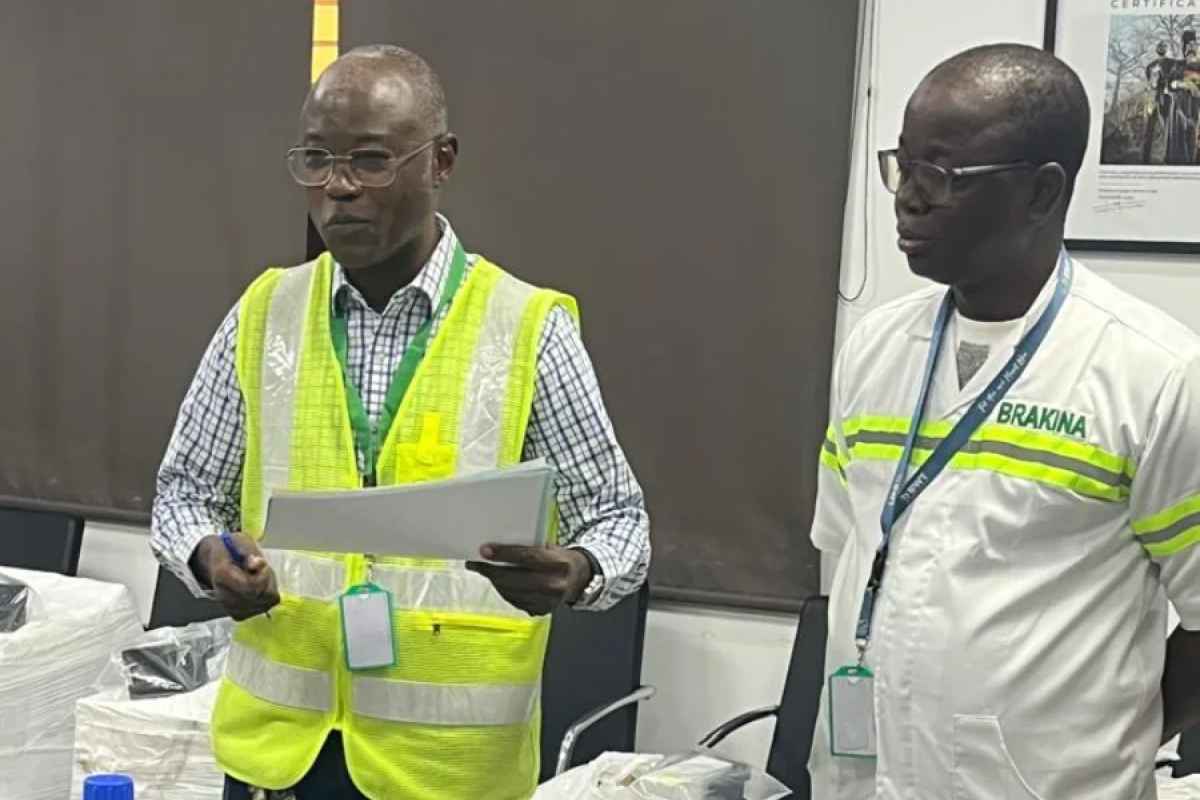 BRAKINA : remise de kits de laboratoire aux fournisseurs de maïs